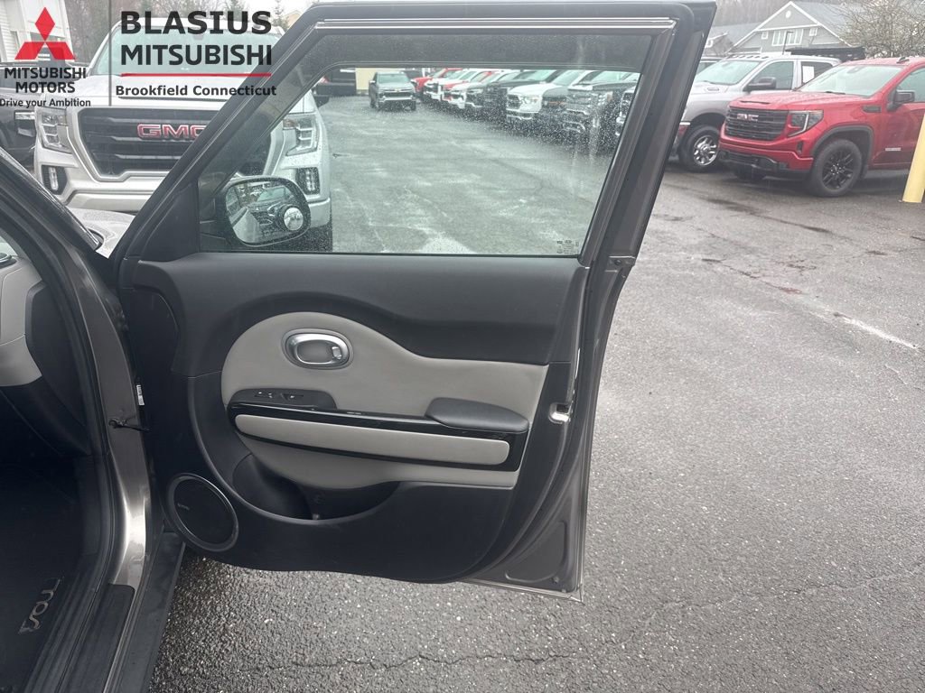 Used 2016 Kia Soul + w/ Primo Package FWD image 18