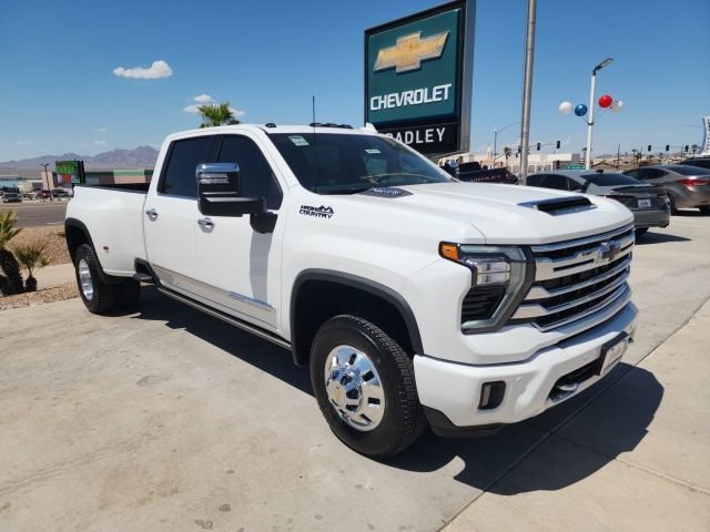 New 2026 Chevrolet Silverado 3500 High Country w/ Technology Package AWD/4WD image 2