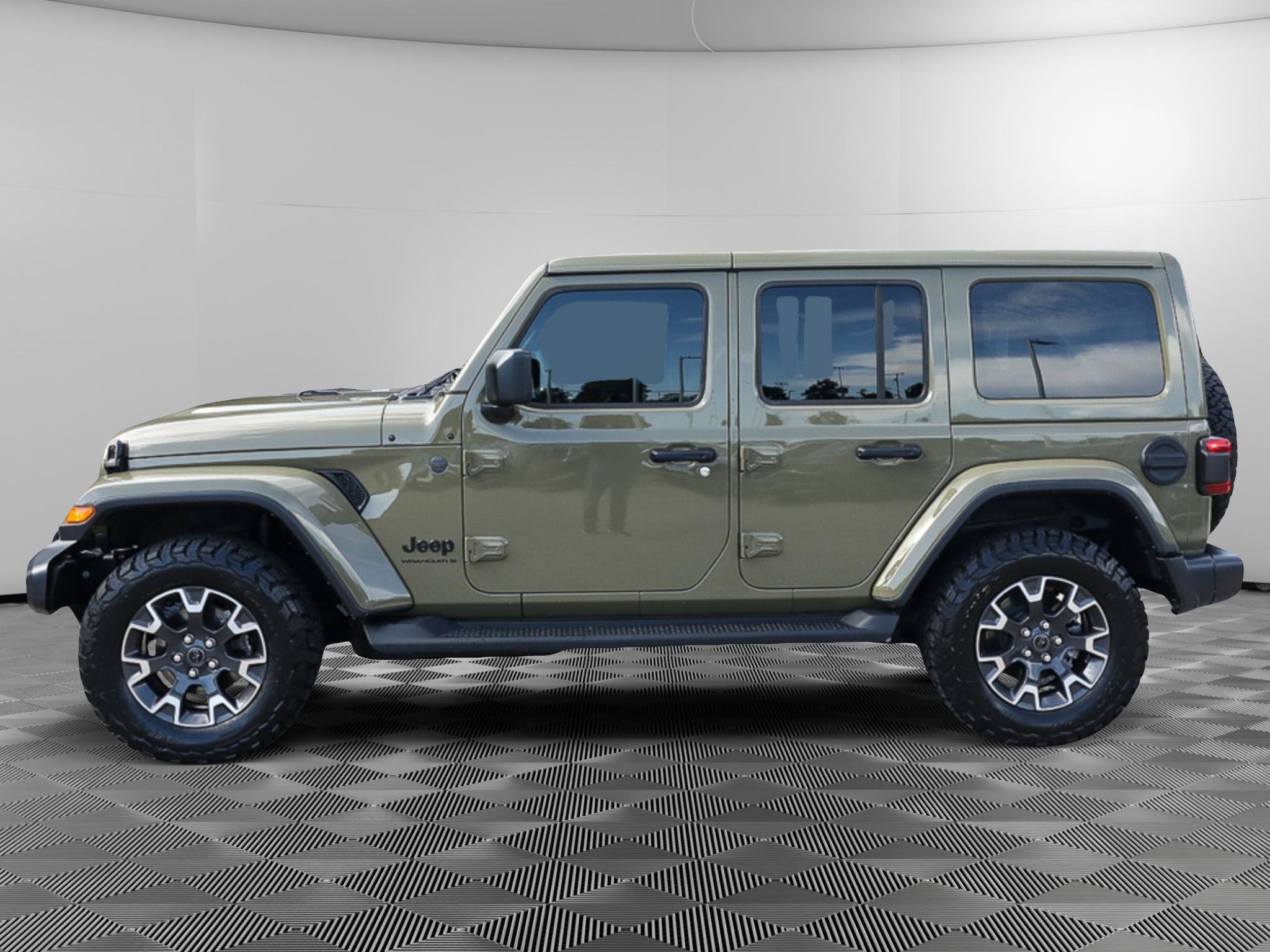 Used 2026 Jeep Wrangler Unlimited Sahara AWD/4WD image 2