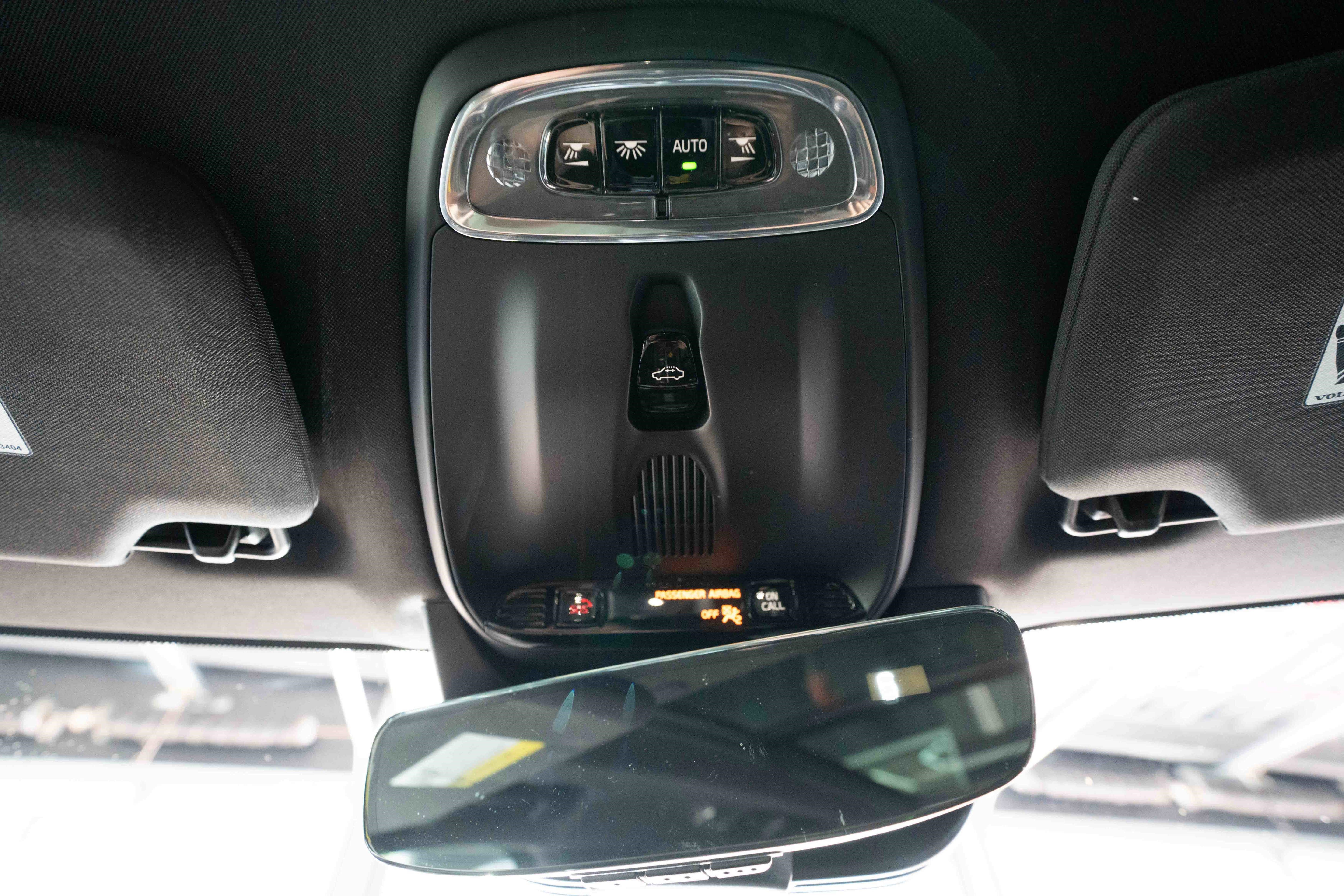 Used 2018 Volvo XC90 T8 R-Design w/ Convenience Package AWD/4WD image 18