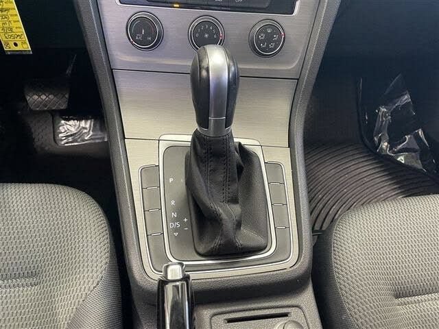 Used 2016 Volkswagen Golf S FWD image 19