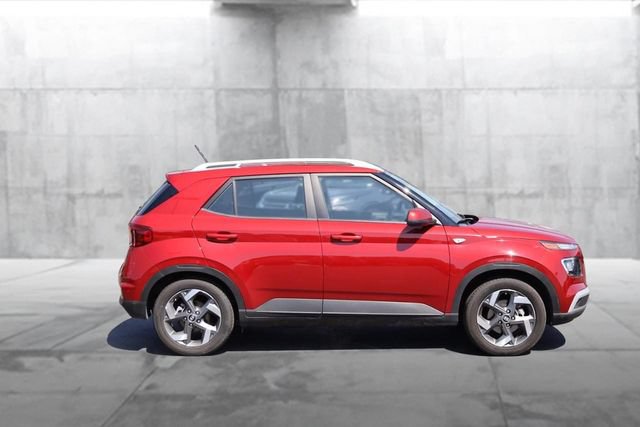 Used 2025 Hyundai Venue SEL FWD image 5