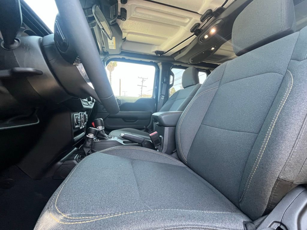 Used 2025 Jeep Wrangler Unlimited Sahara AWD/4WD image 14