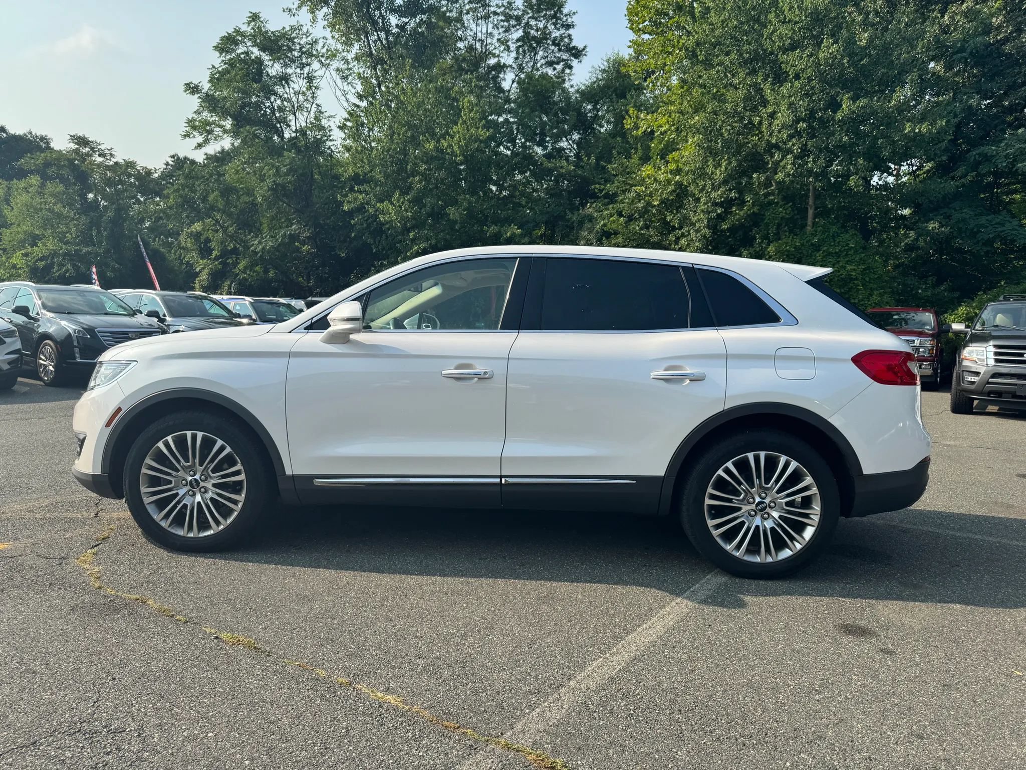 Used 2017 Lincoln MKX Reserve w/ Lincoln MKX Climate Package AWD/4WD image 2