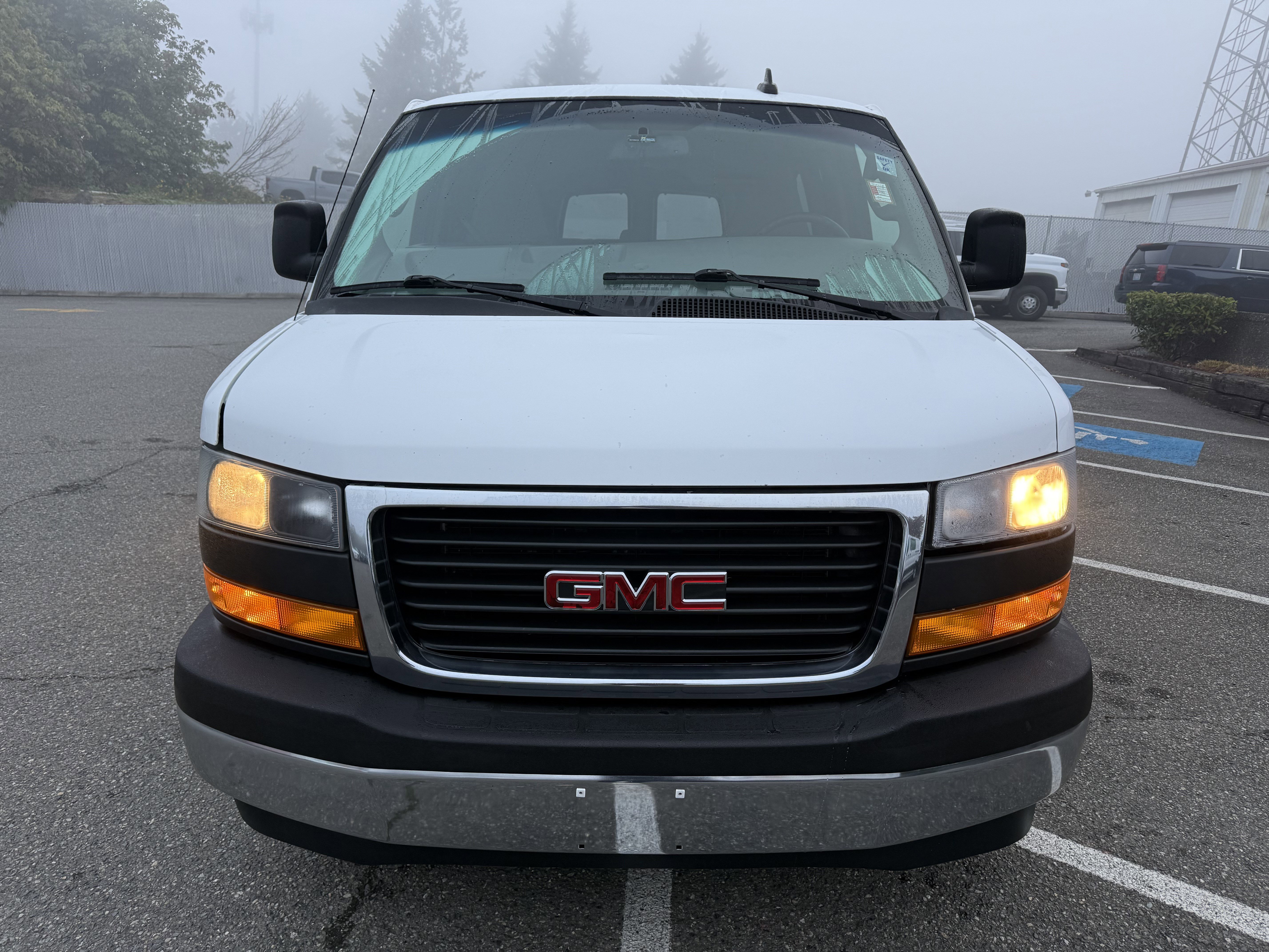 Used 2018 GMC Savana 3500 LT w/ LT Preferred Equipment Group image 3