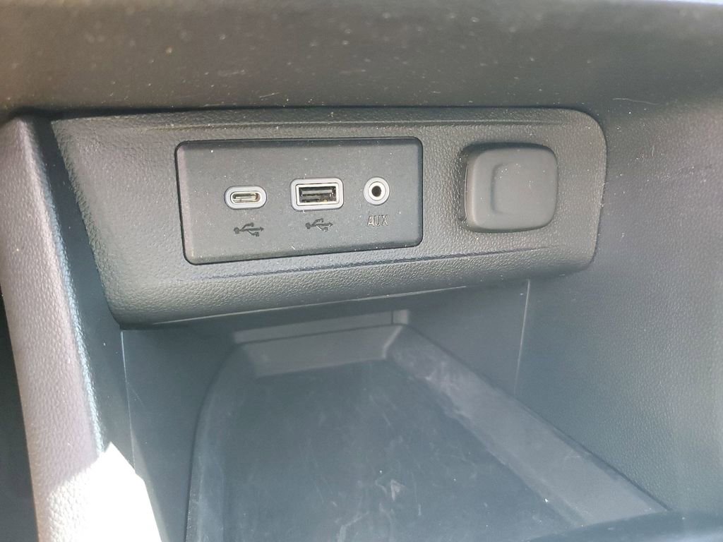 Used 2023 Buick Encore GX Select image 33