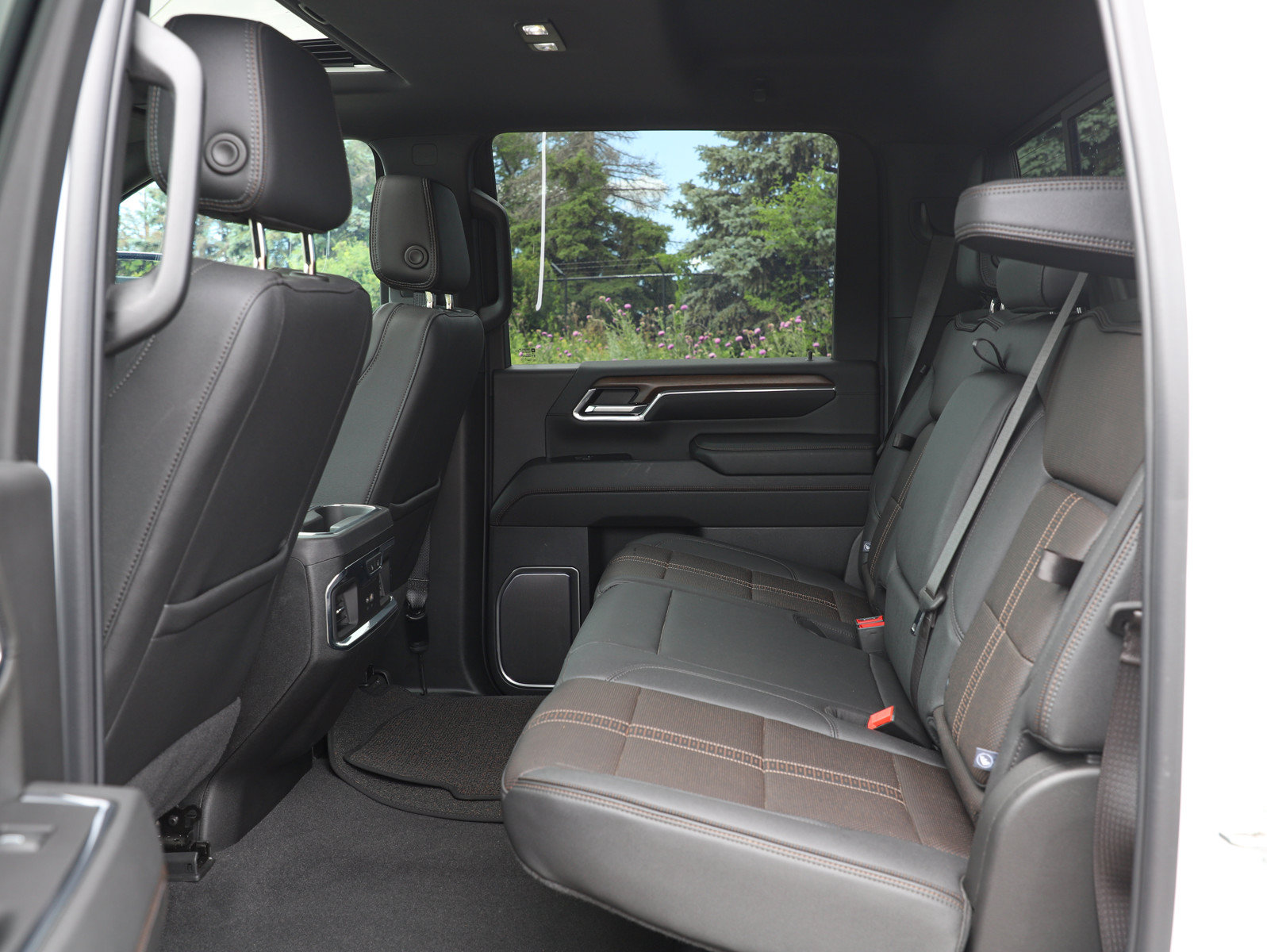 Used 2024 Chevrolet Silverado 3500 High Country w/ High Country Premium Package AWD/4WD image 15