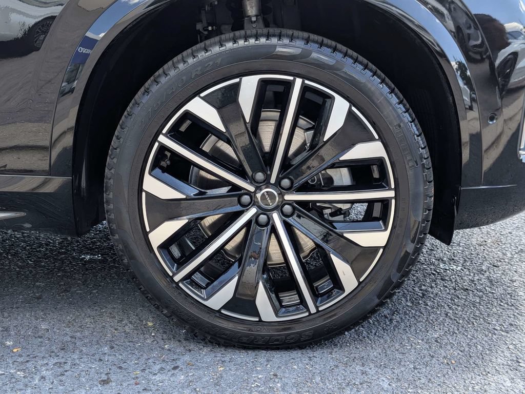 Certified 2026 Volvo XC90 B6 Plus w/ Protection Package Premier AWD/4WD image 11