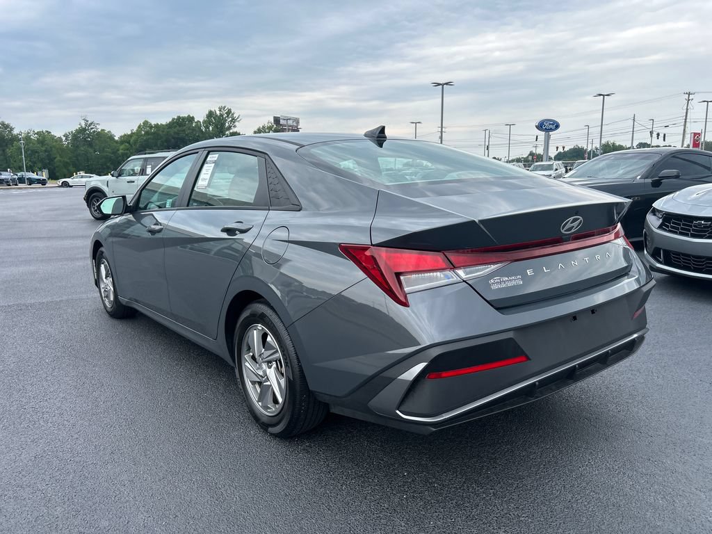 Used 2024 Hyundai Elantra SE FWD video 3