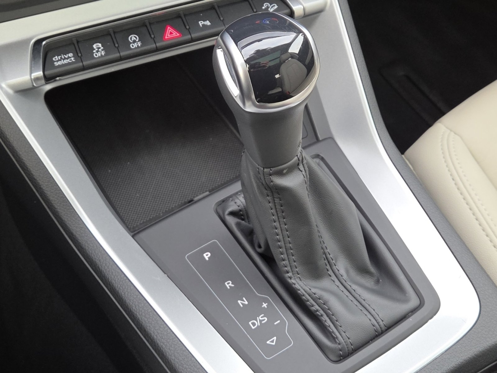 Used 2025 Audi Q3 2.0T Premium image 32