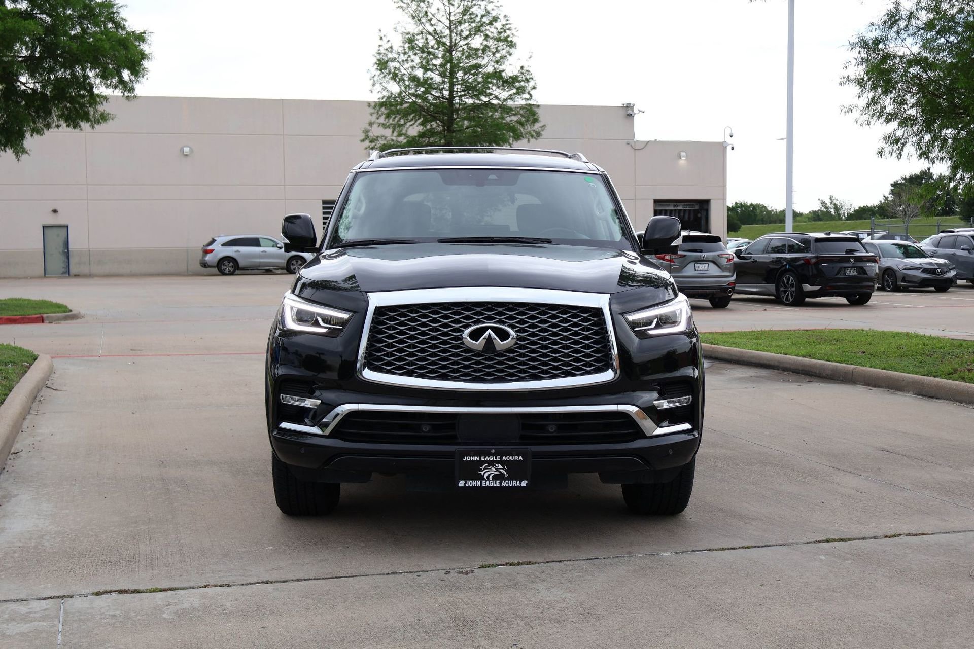 Used 2022 INFINITI QX80 Luxe w/ All-Season Package AWD/4WD image 6