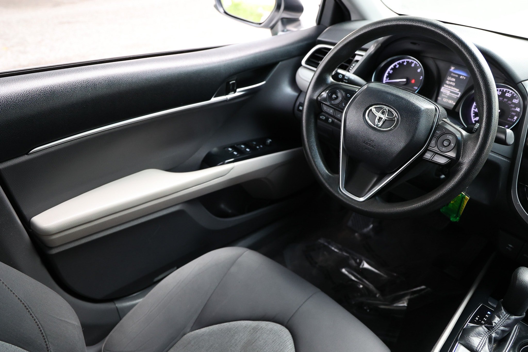 Used 2018 Toyota Camry LE FWD image 24