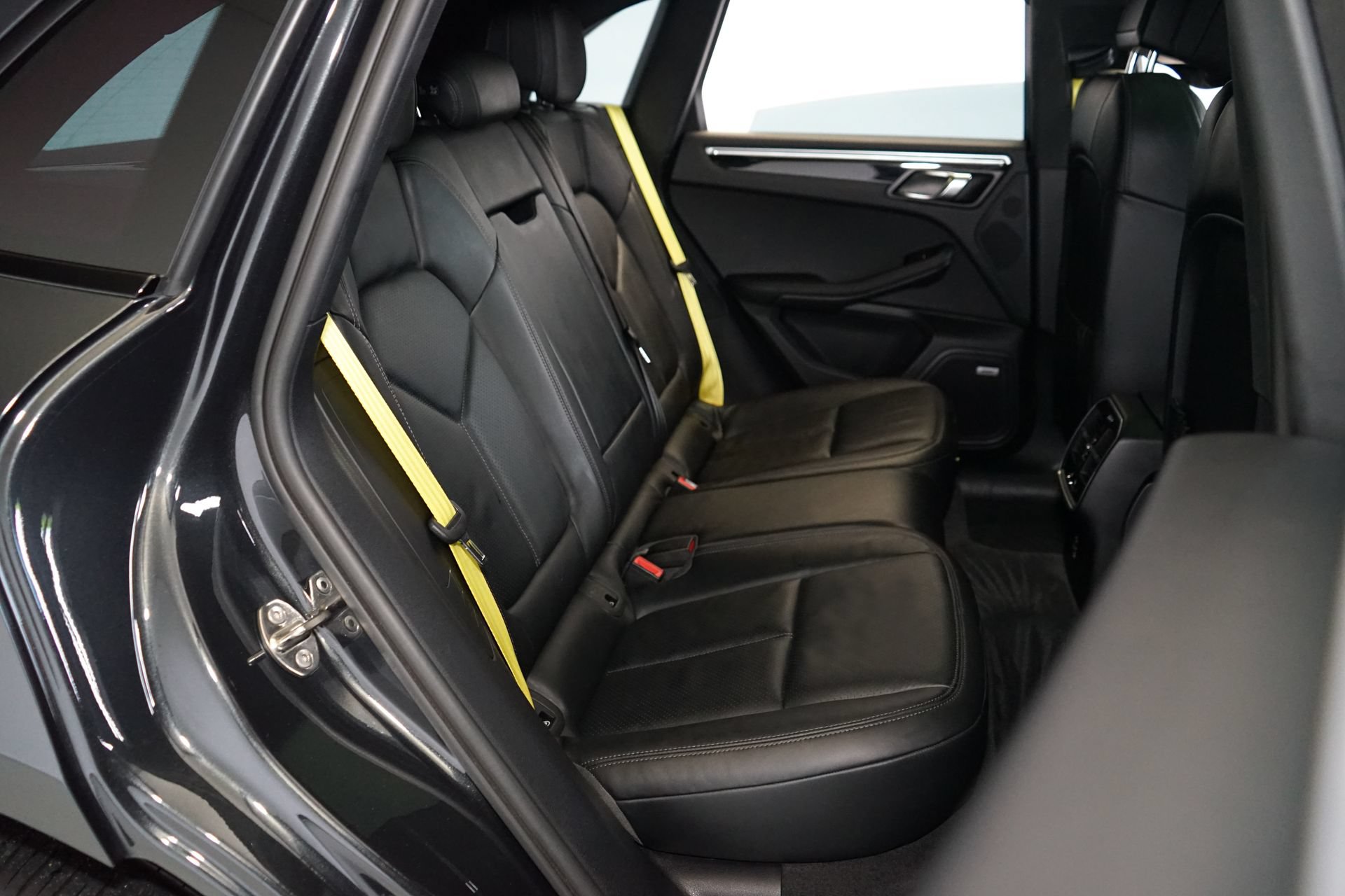 Used 2023 Porsche Macan S AWD/4WD image 19