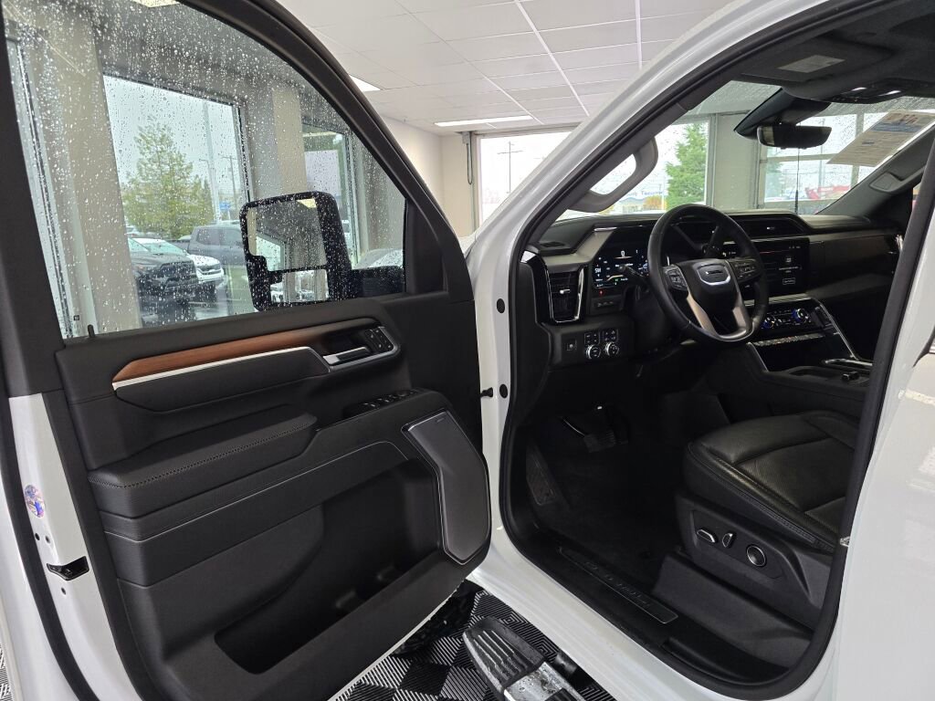 Used 2025 GMC Sierra 3500 Denali w/ Denali Reserve Package image 23