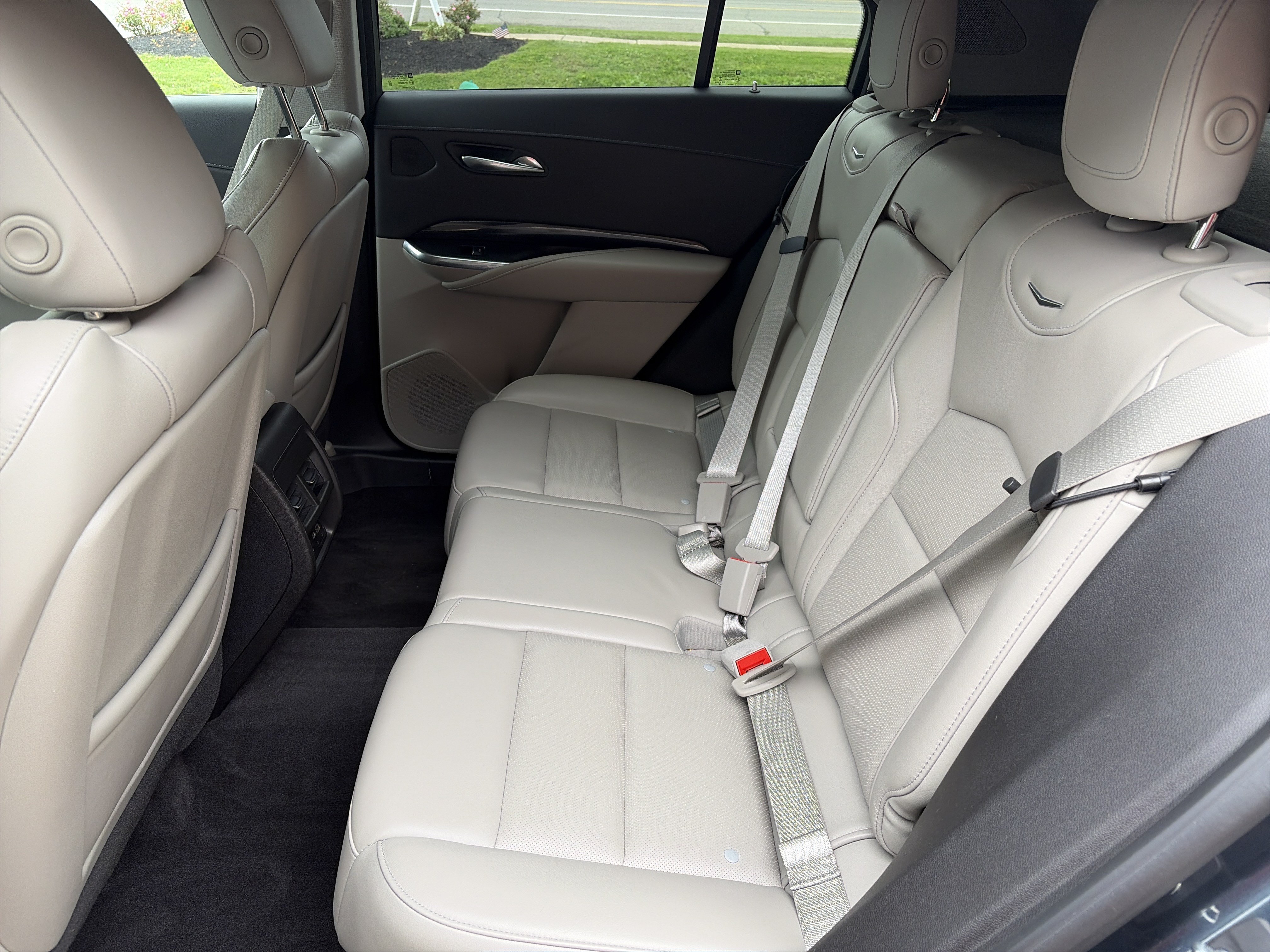 Used 2019 Cadillac XT4 Premium Luxury w/ Enhanced Visibility Package AWD/4WD image 13