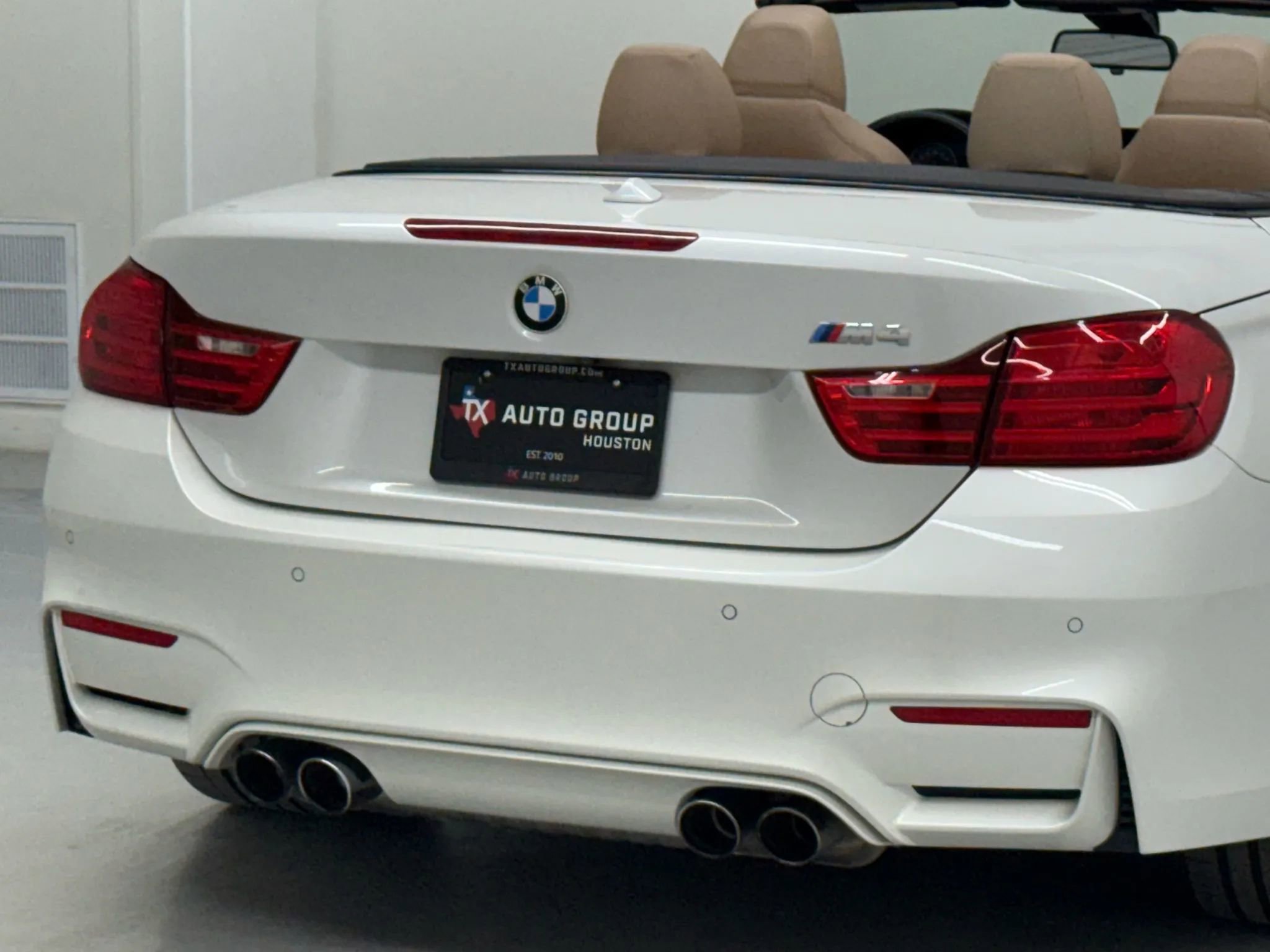 Used 2016 BMW M4 Convertible image 11