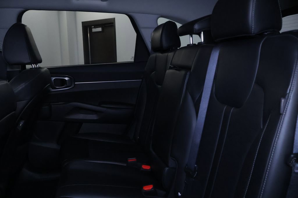 Used 2024 Kia Sorento S image 14