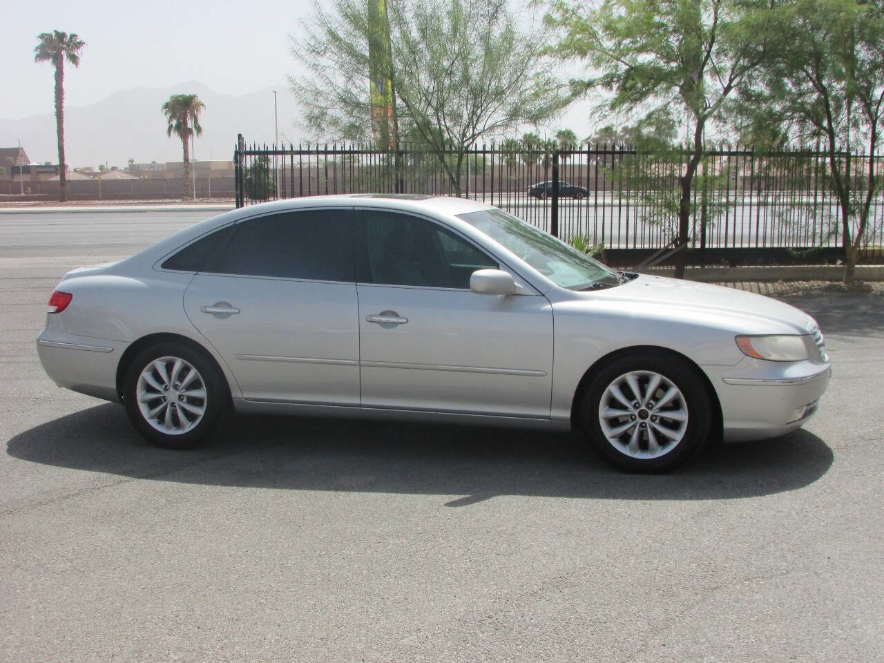 Used 2006 Hyundai Azera Limited image 2