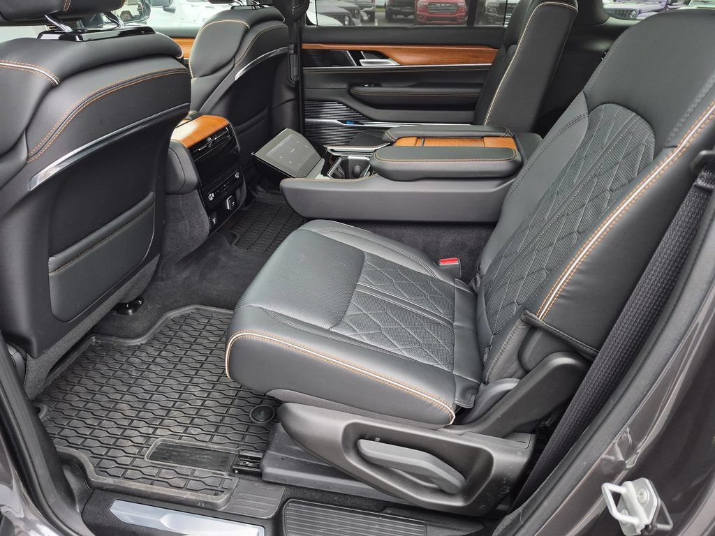 Certified 2025 Jeep Grand Wagoneer L Series III w/ HD Trailer Tow Package AWD/4WD image 28