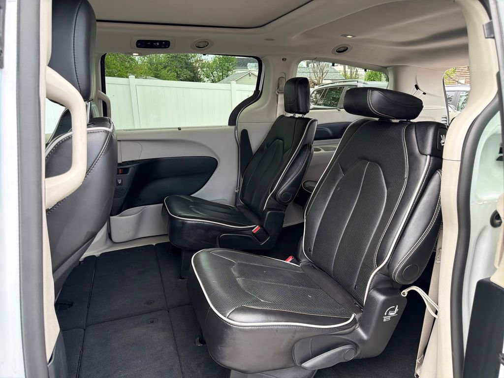 Used 2024 Chrysler Pacifica Limited FWD image 33