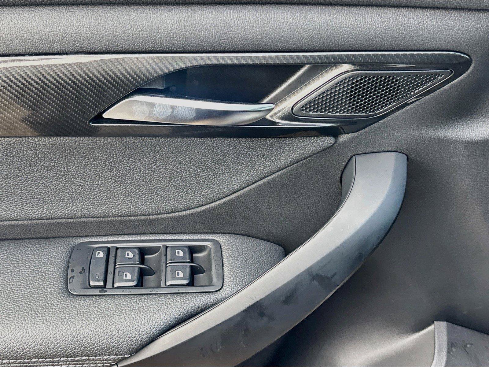 New 2027 VinFast VF 8 Eco AWD/4WD image 18