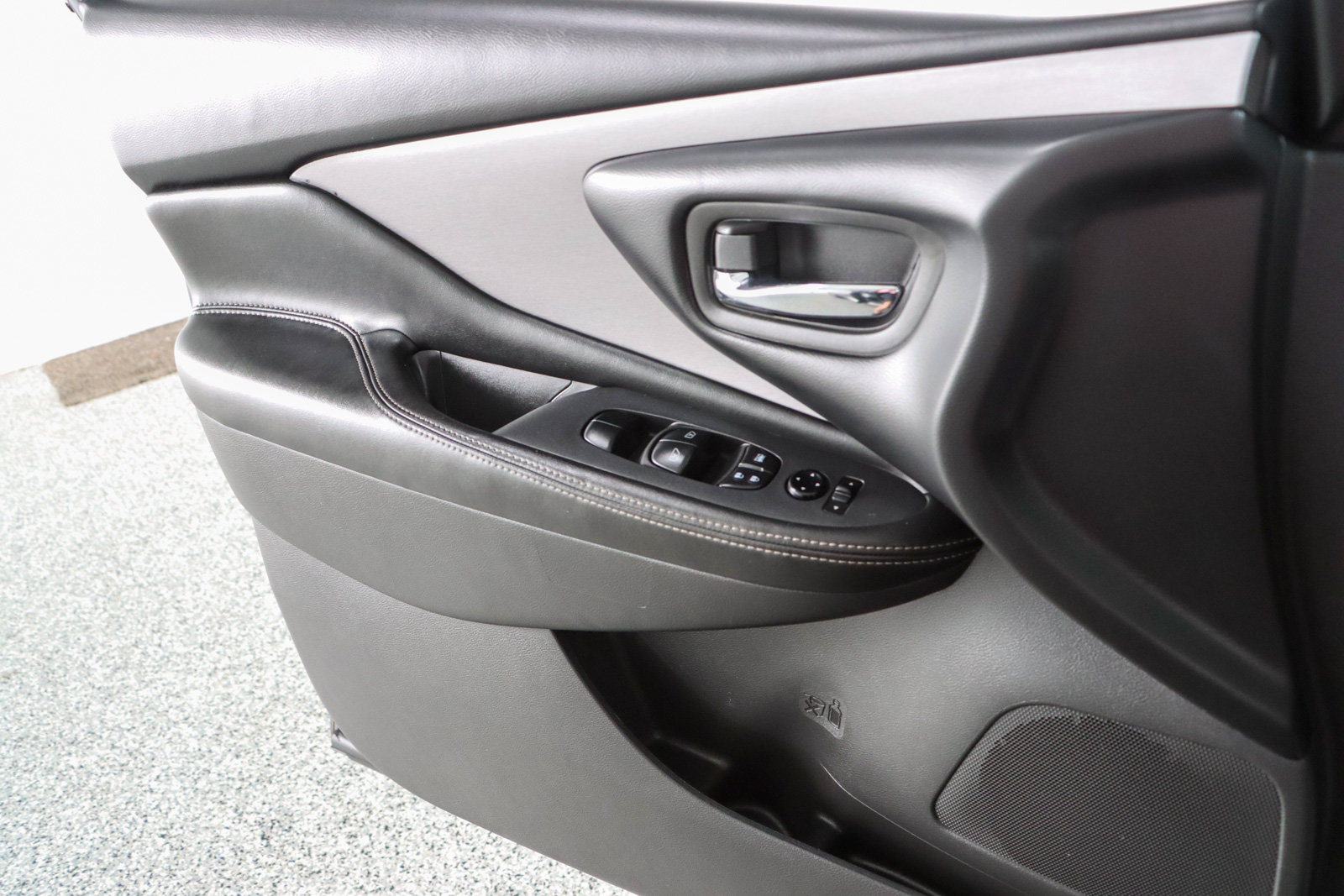 Used 2023 Nissan Murano SV FWD image 21