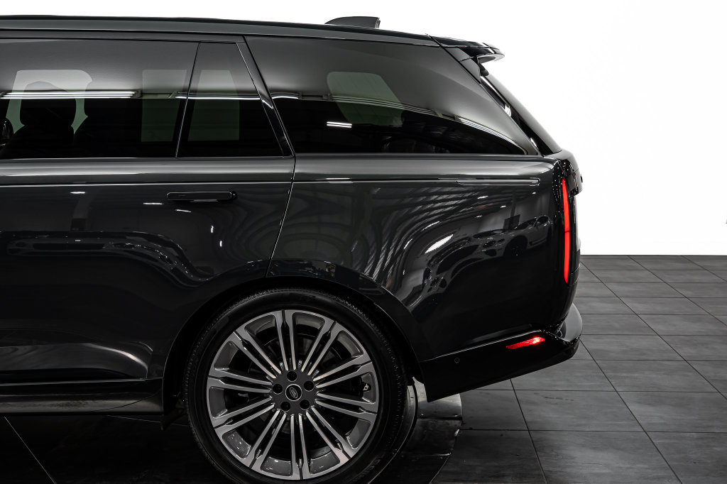 Used 2025 Land Rover Range Rover Long Wheelbase SE AWD/4WD image 14
