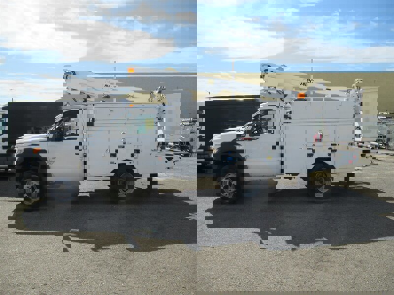 Used 2013 Ford F450 XL w/ Snow Plow Prep Pkg image 4