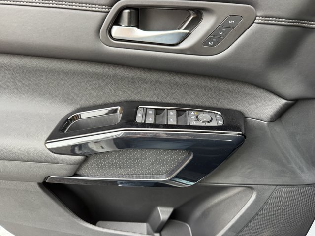 New 2026 Nissan Pathfinder Platinum AWD/4WD image 10