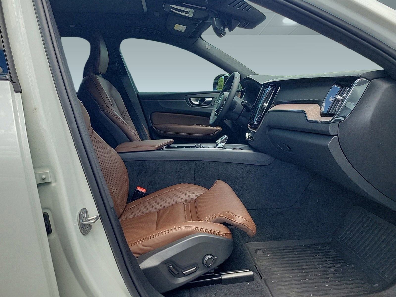 New 2024 Volvo XC60 B5 Ultimate w/ Protection Package Premier image 36