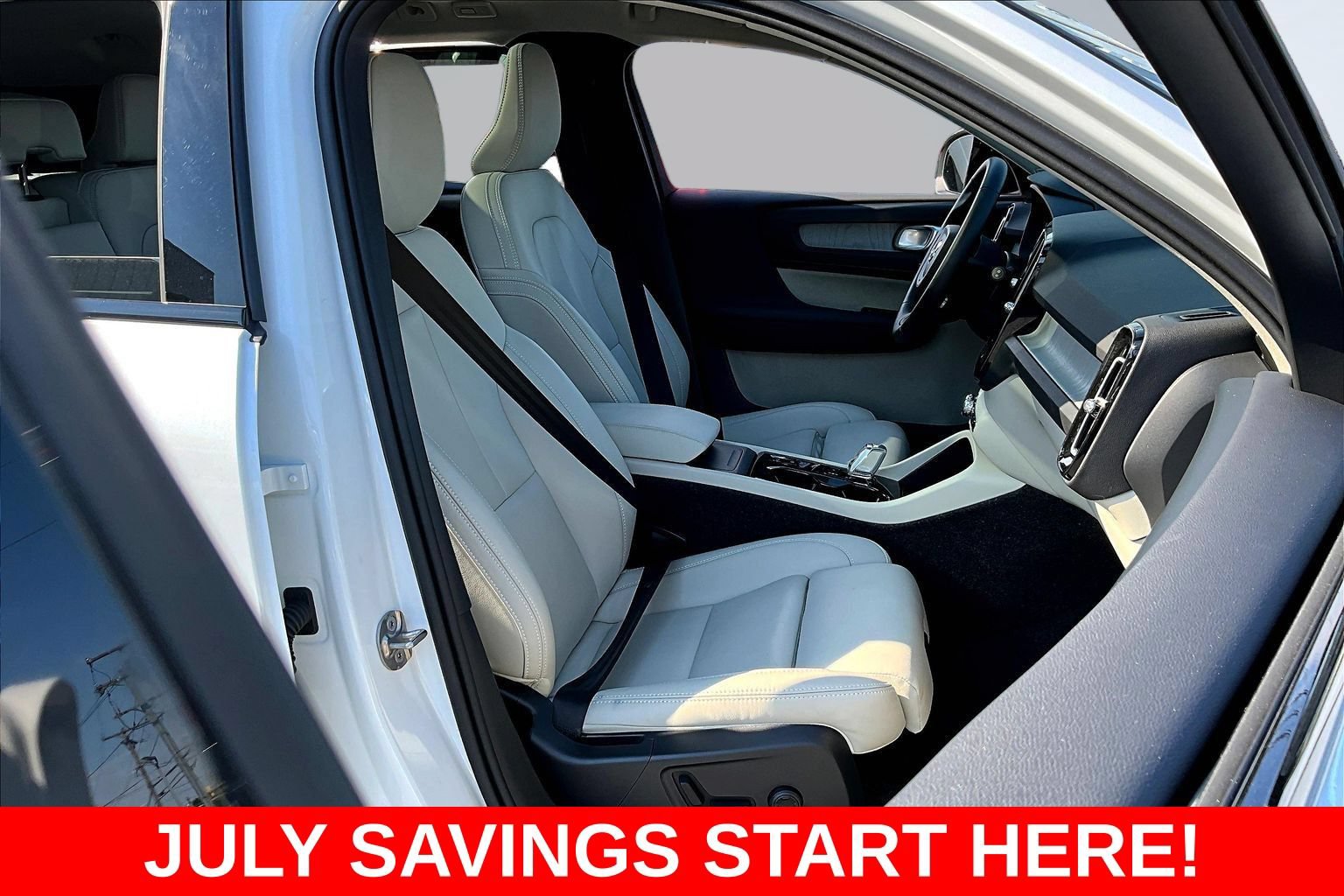 Used 2026 Volvo XC40 B5 Plus AWD/4WD image 37