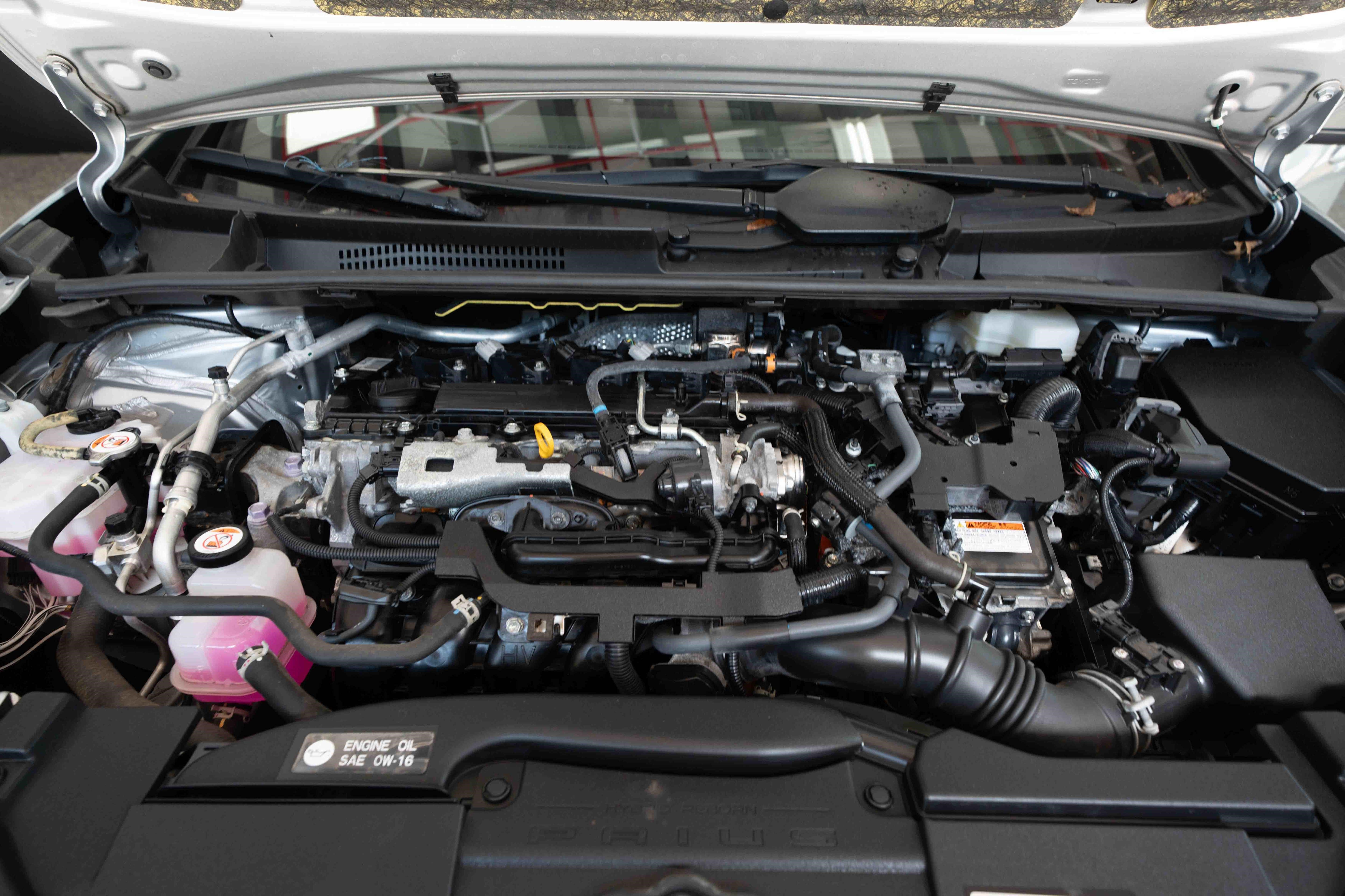 Used 2025 Toyota Prius LE FWD image 30