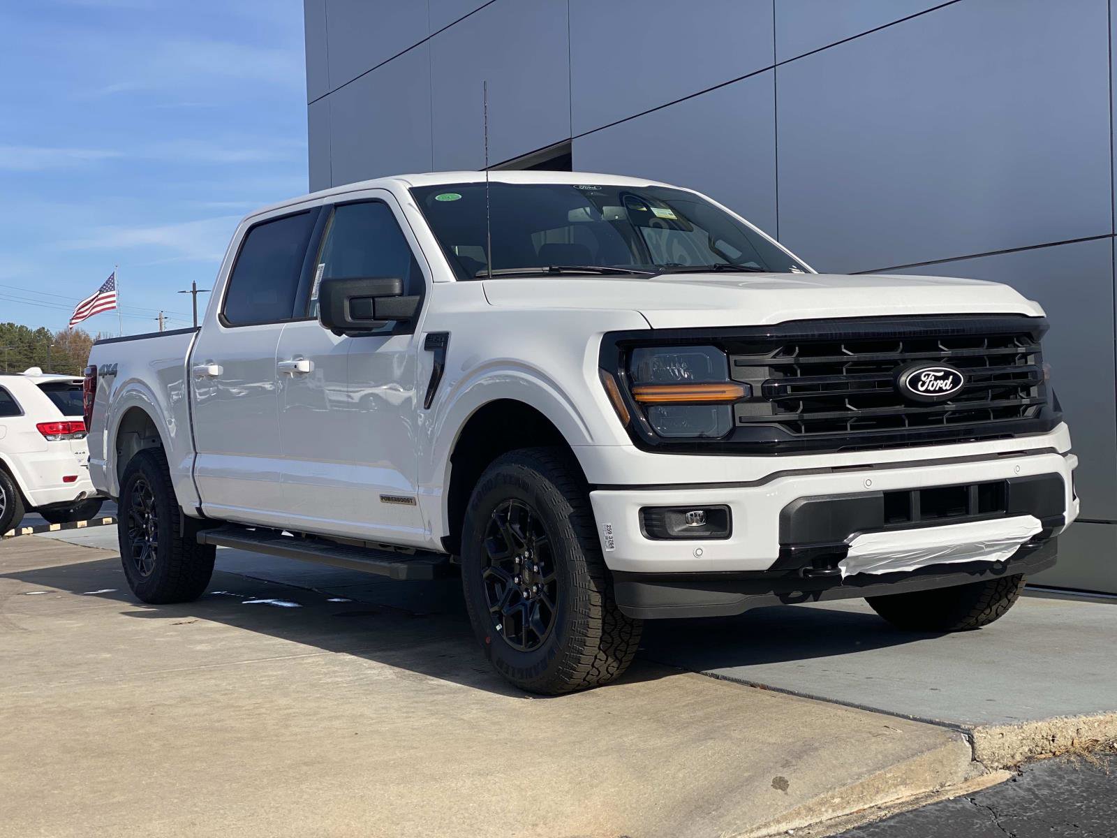 New 2025 Ford F150 XLT w/ Equipment Group 302A MID