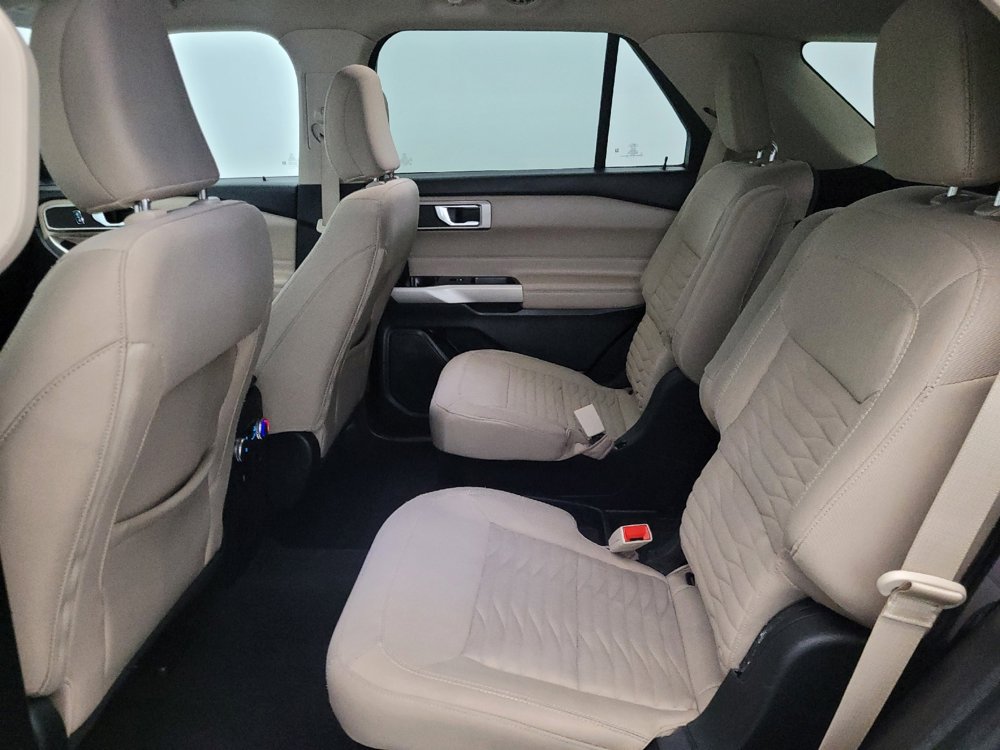 Used 2021 Ford Explorer XLT image 18