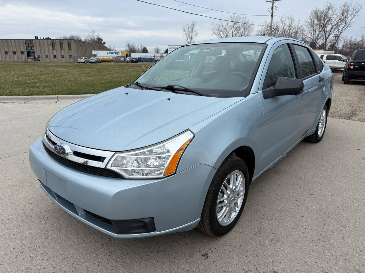 Used 2009 Ford Focus SE FWD image 1