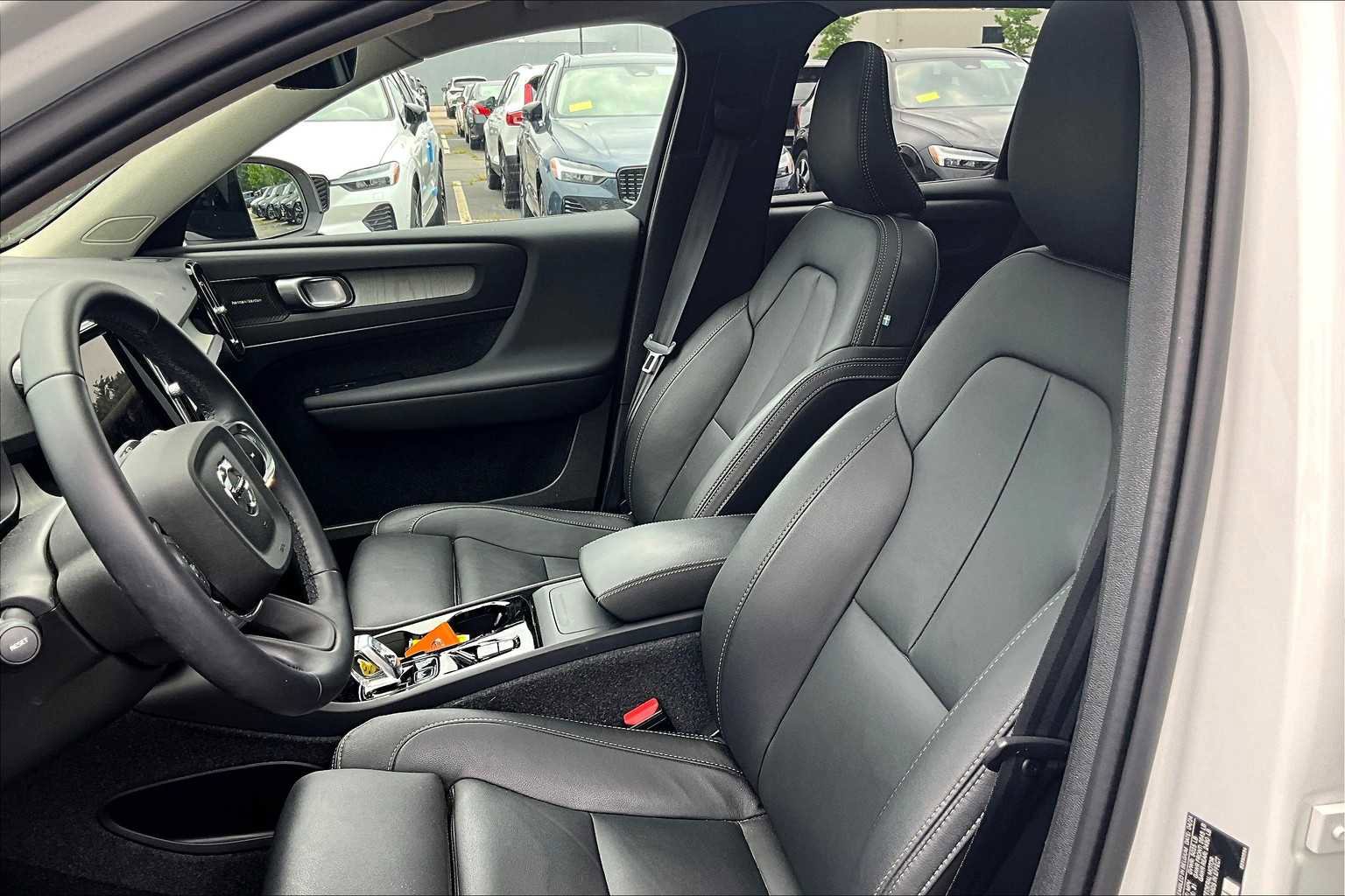 Used 2025 Volvo XC40 B5 Plus w/ Protection Package Premier image 8