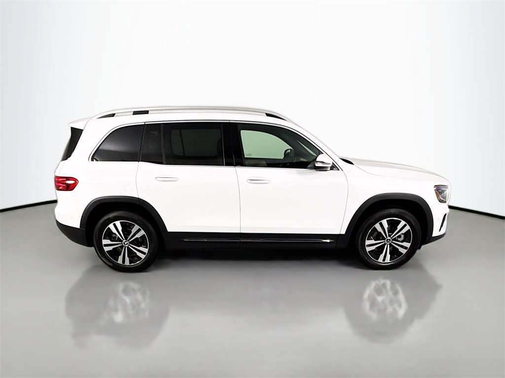 Used 2025 Mercedes-Benz GLB 250 4MATIC image 8