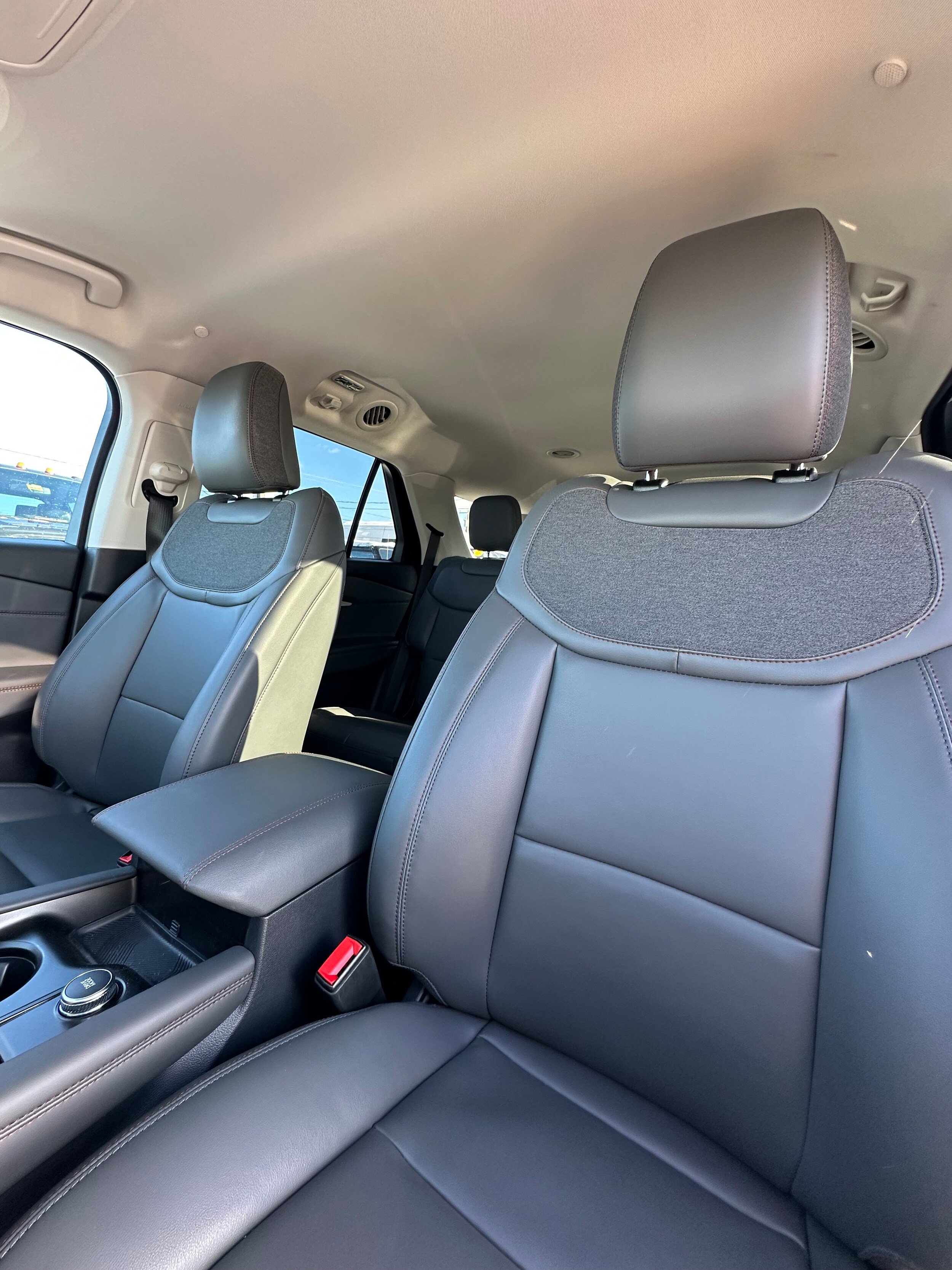 Used 2025 Ford Explorer Active w/ Active Comfort Package image 10