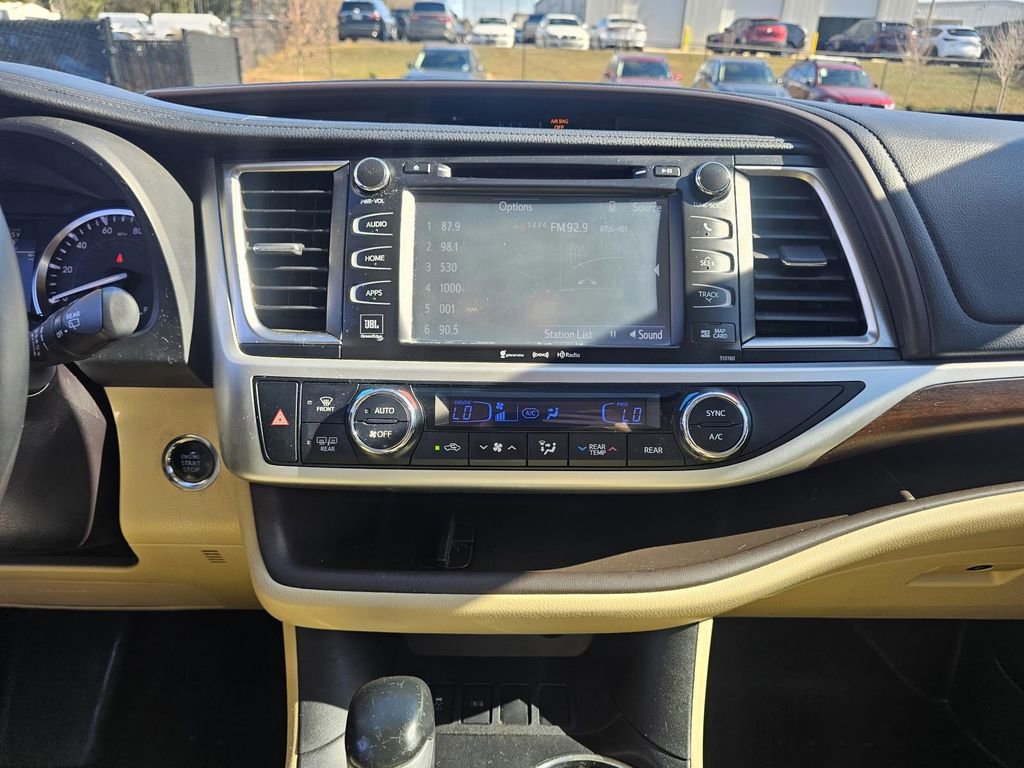 Used 2016 Toyota Highlander Limited image 25