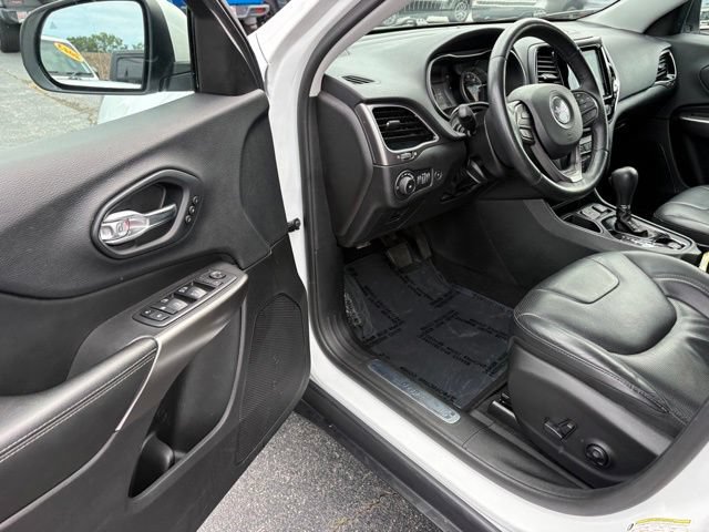 Used 2019 Jeep Cherokee Limited FWD image 23