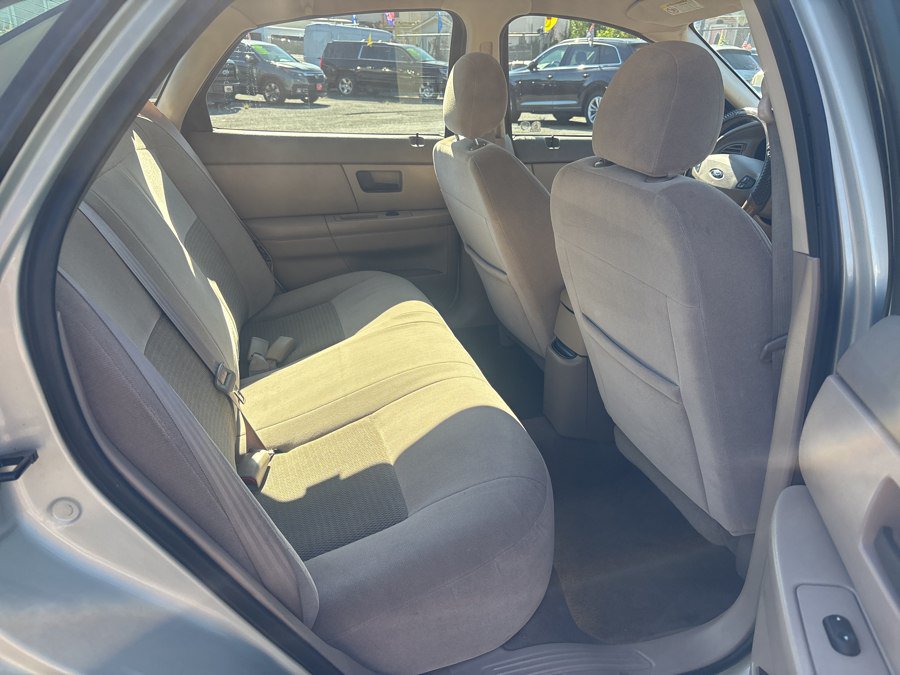 Used 2003 Ford Taurus SE FWD image 22