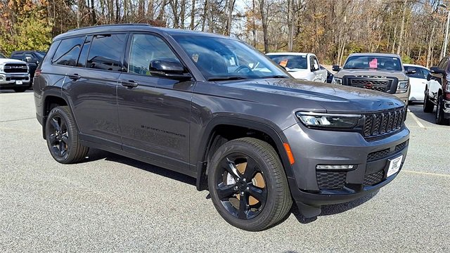 Used 2025 Jeep Grand Cherokee L Limited w/ Black Appearance Package image 2