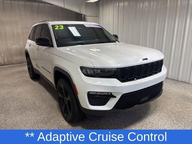 Used 2023 Jeep Grand Cherokee Limited w/ Black Appearance Package AWD/4WD image 3
