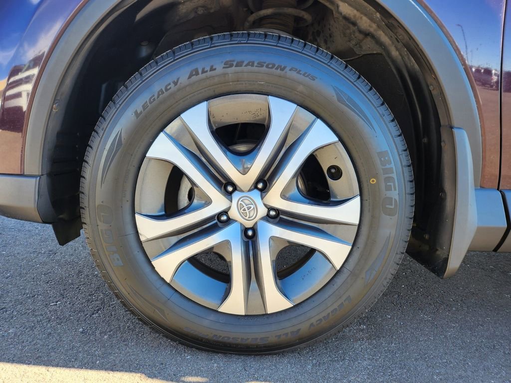 Used 2018 Toyota RAV4 LE image 31