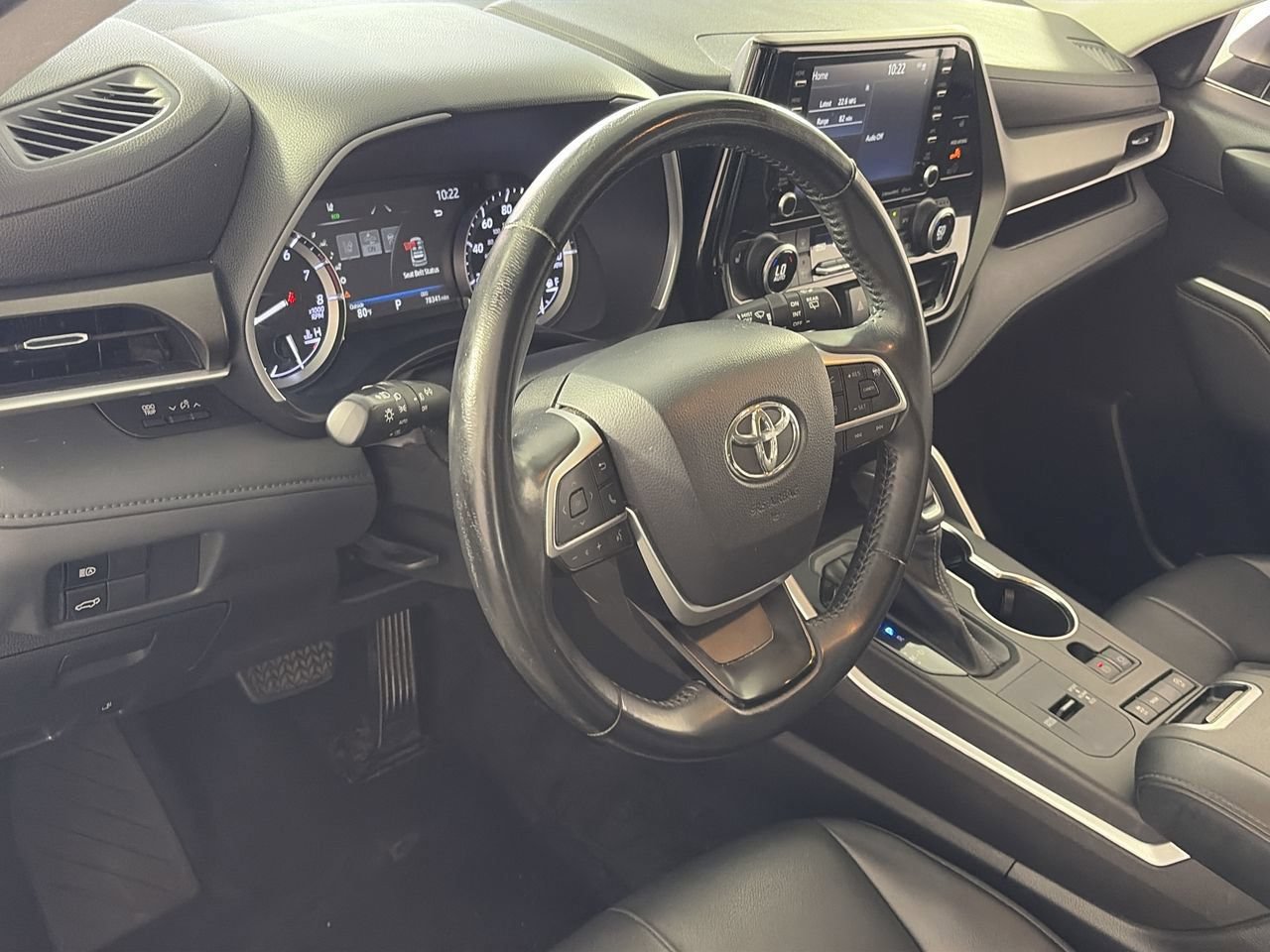 Used 2022 Toyota Highlander XLE FWD image 12