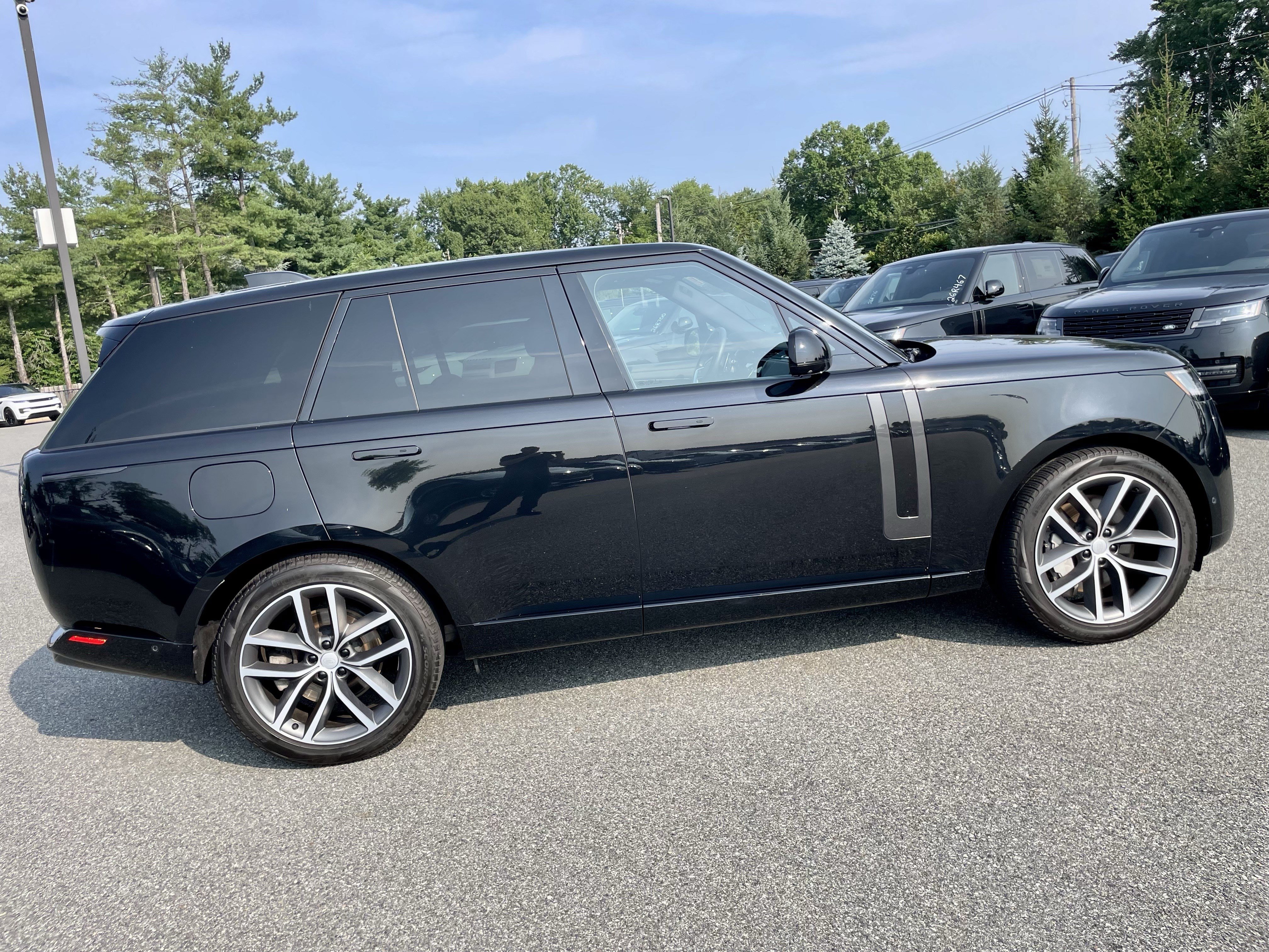 Used 2025 Land Rover Range Rover SE AWD/4WD image 7