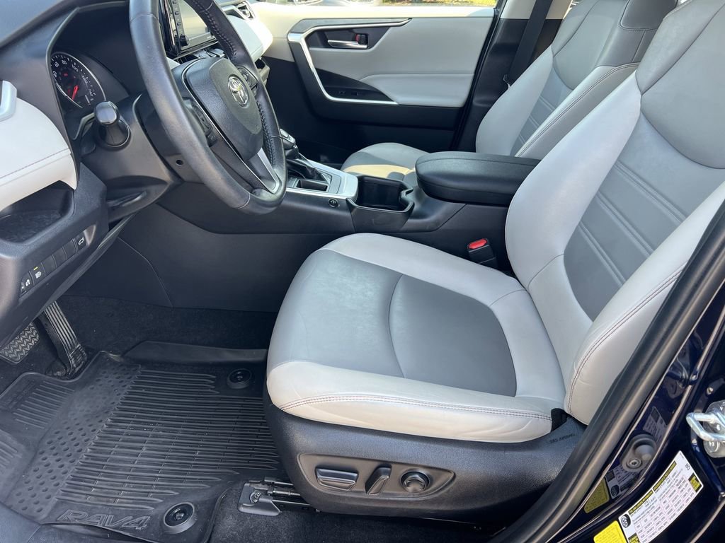 Used 2022 Toyota RAV4 XLE Premium image 30