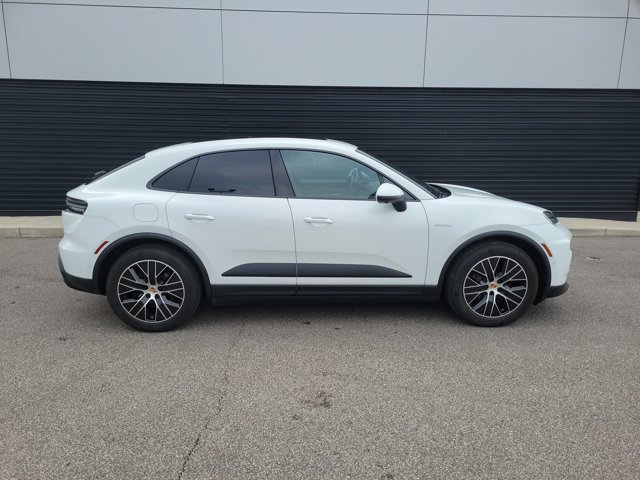 Certified 2025 Porsche Macan Electric image 8