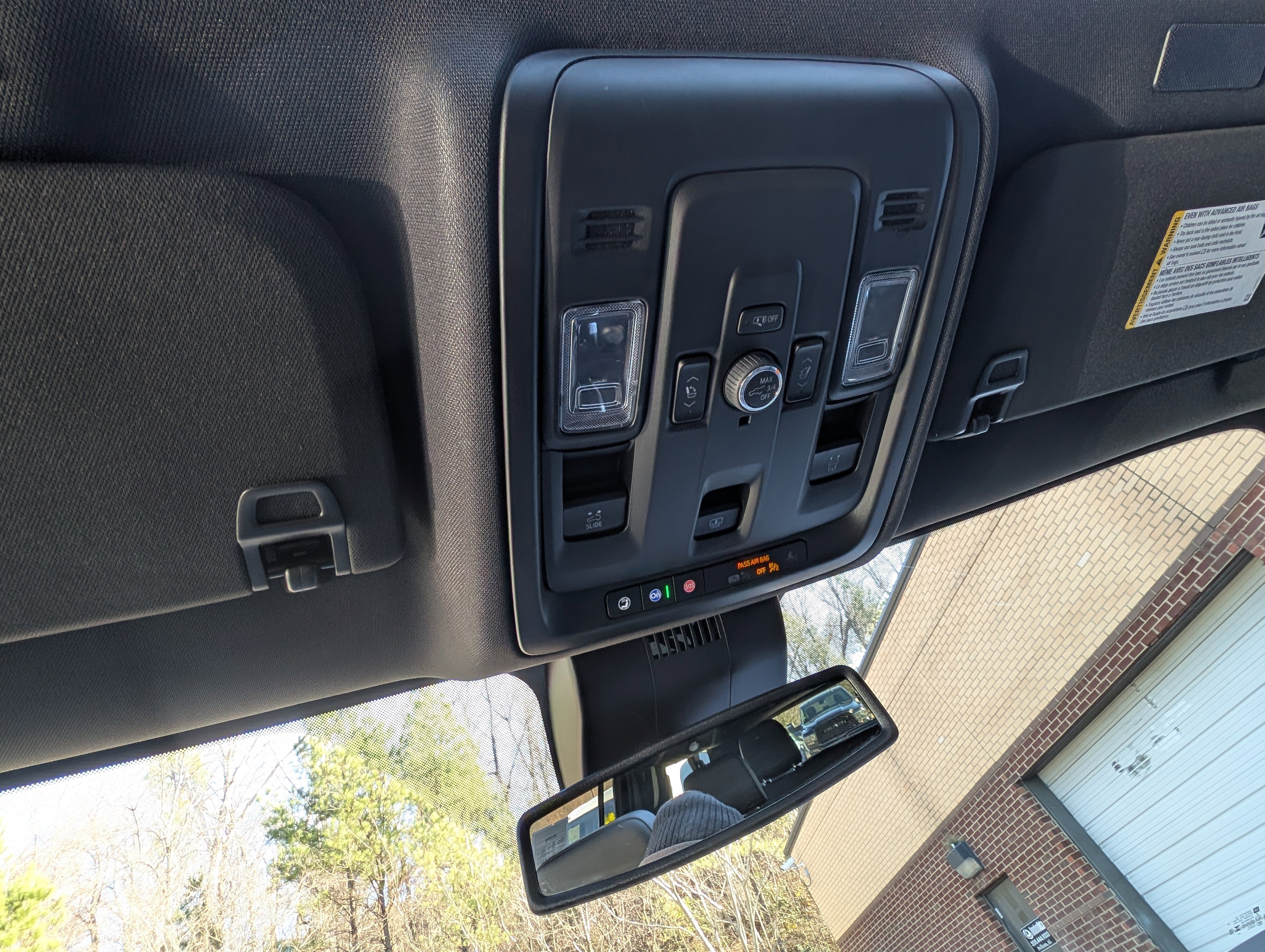 Used 2025 Chevrolet Suburban Z71 w/ Comfort Package image 32