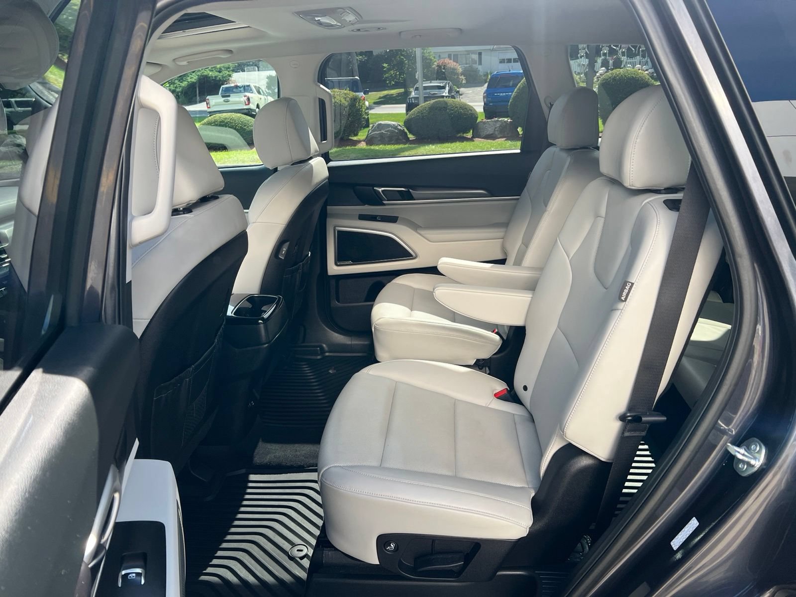 Used 2025 Kia Telluride S AWD/4WD image 16